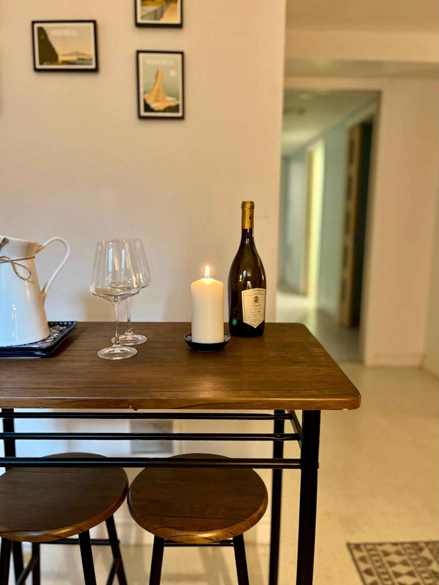 Complet, Proche Metro, Parking Gratuit Appartement